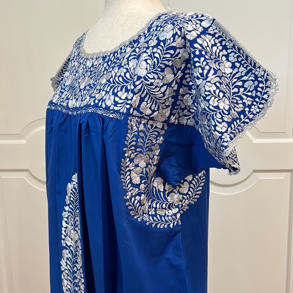 San Antonino Maxi Dress, Oaxaca Mexican dress. hand Embroidered. Silk Th… - Picture 4 of 9